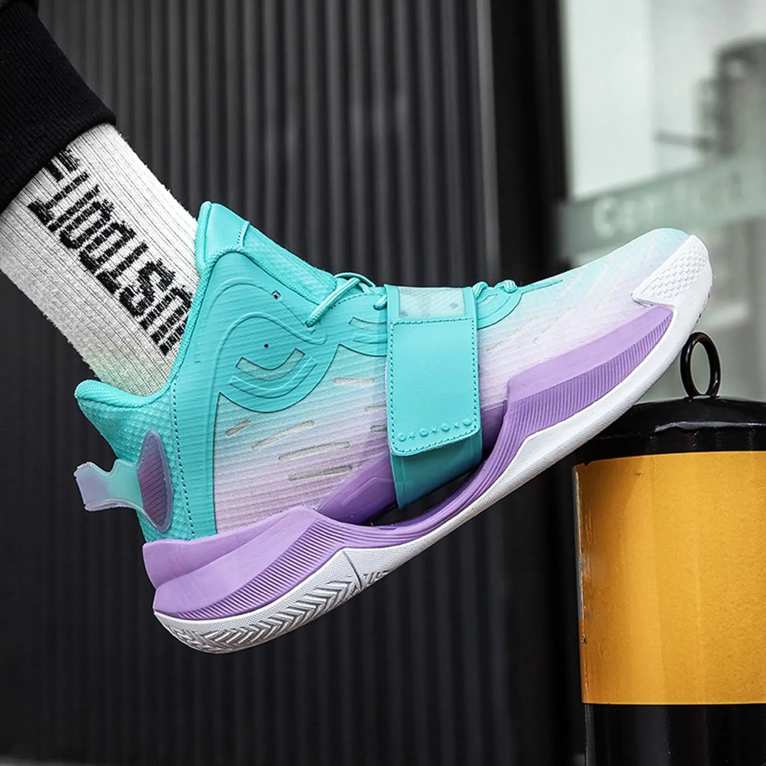 Men Women Fashion Basketball Shoes High Top Sneakers Outdoor Training Running Tennis Shoes Lightweight Comfortable Casual Sports Walking Shoes