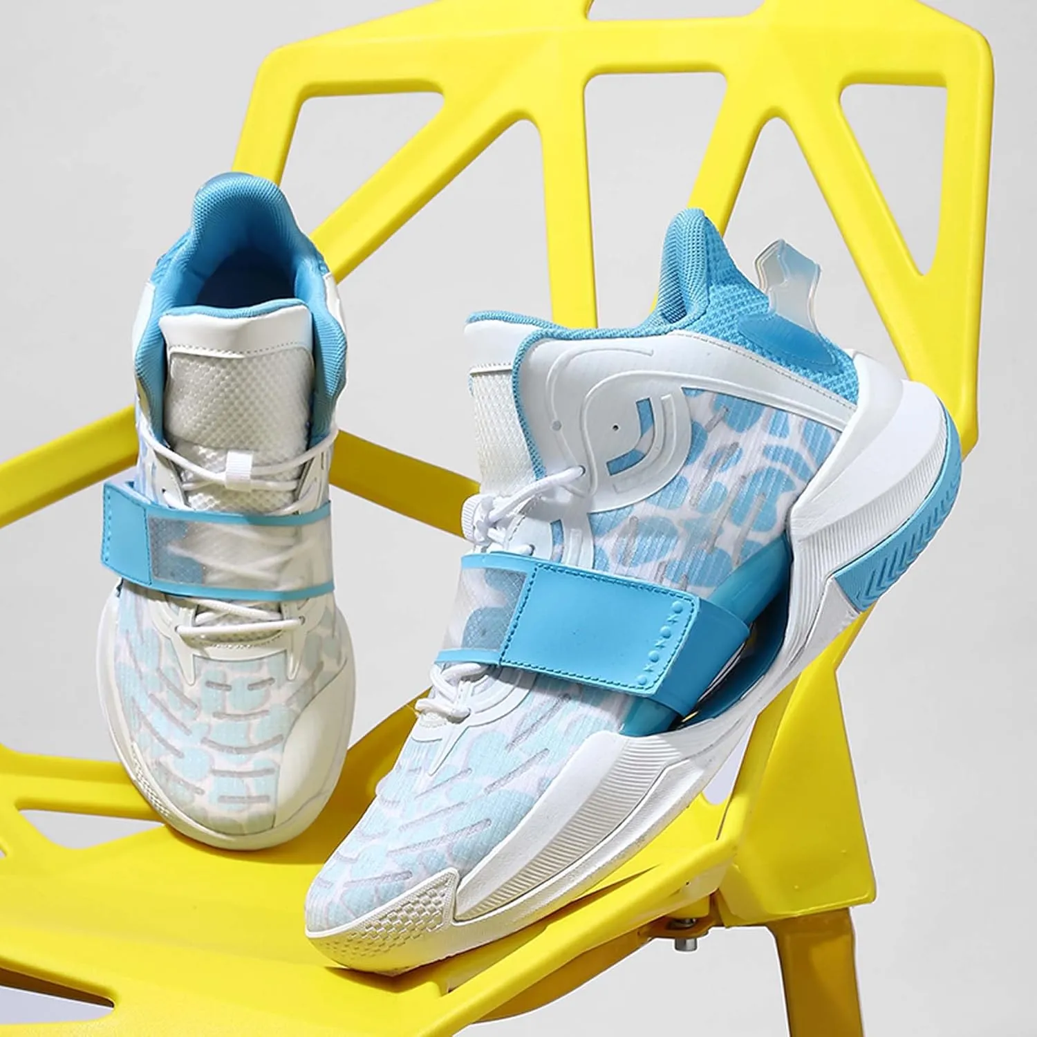 Men Women Fashion Basketball Shoes High Top Sneakers Outdoor Training Running Tennis Shoes Lightweight Comfortable Casual Sports Walking Shoes