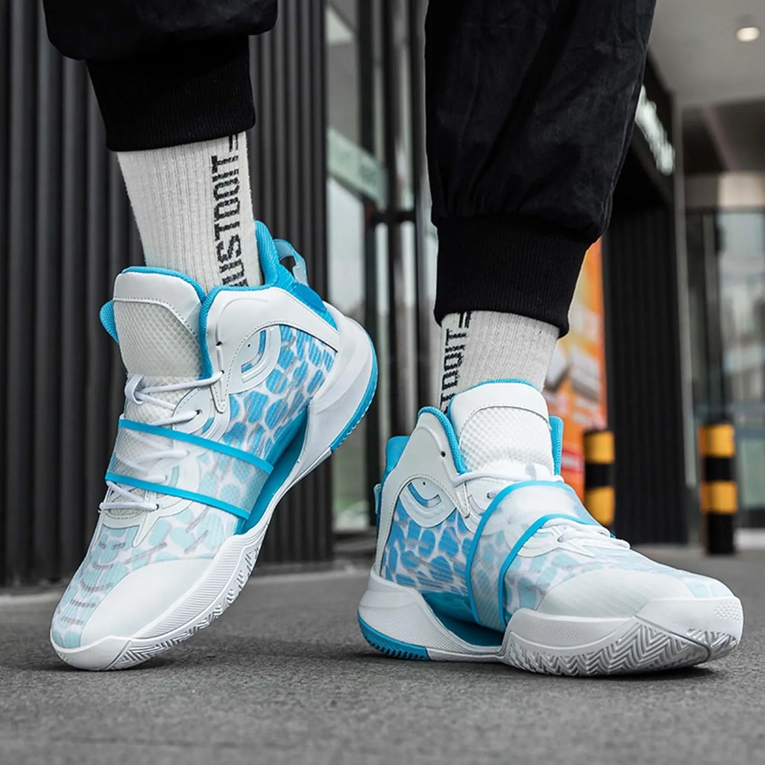 Men Women Fashion Basketball Shoes High Top Sneakers Outdoor Training Running Tennis Shoes Lightweight Comfortable Casual Sports Walking Shoes
