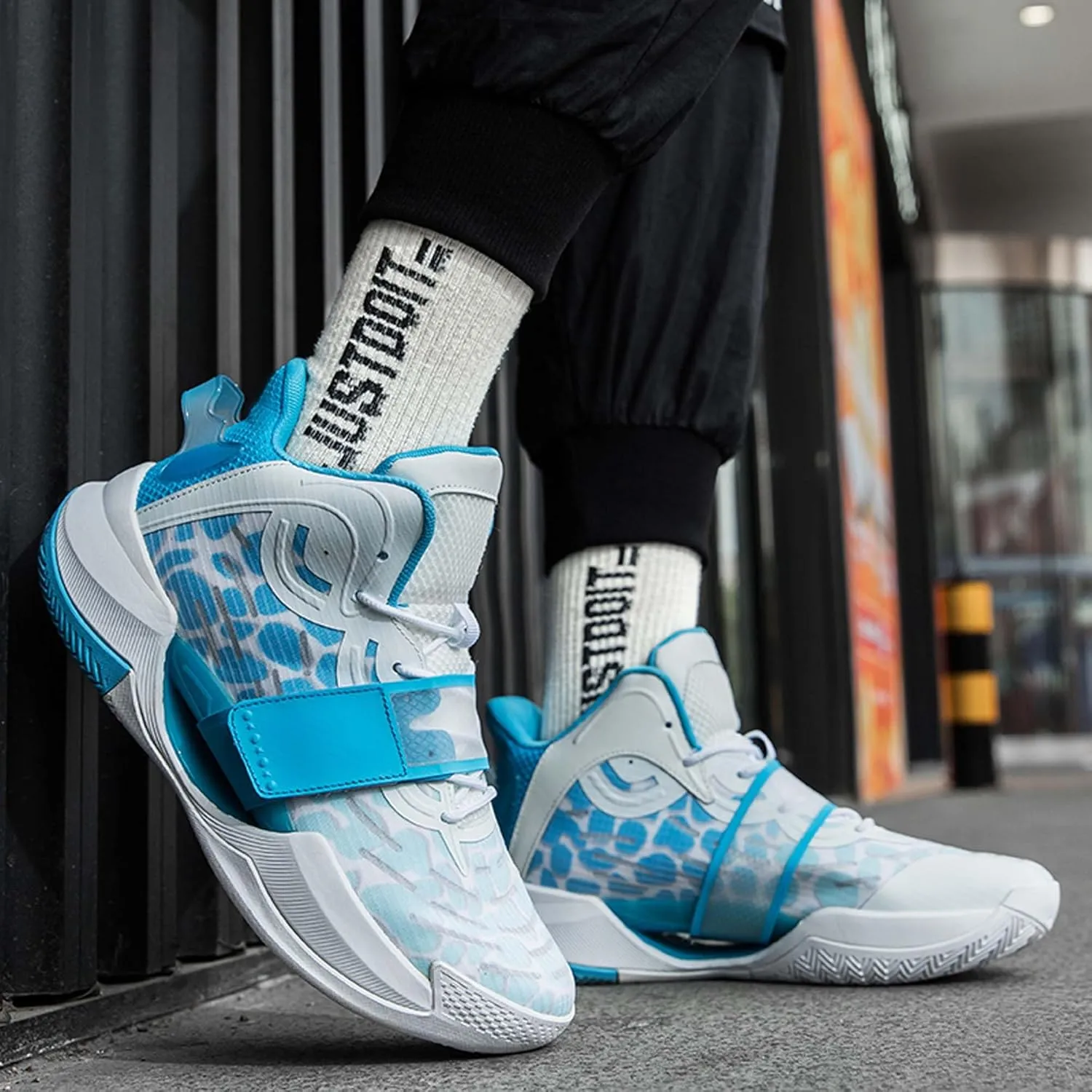 Men Women Fashion Basketball Shoes High Top Sneakers Outdoor Training Running Tennis Shoes Lightweight Comfortable Casual Sports Walking Shoes