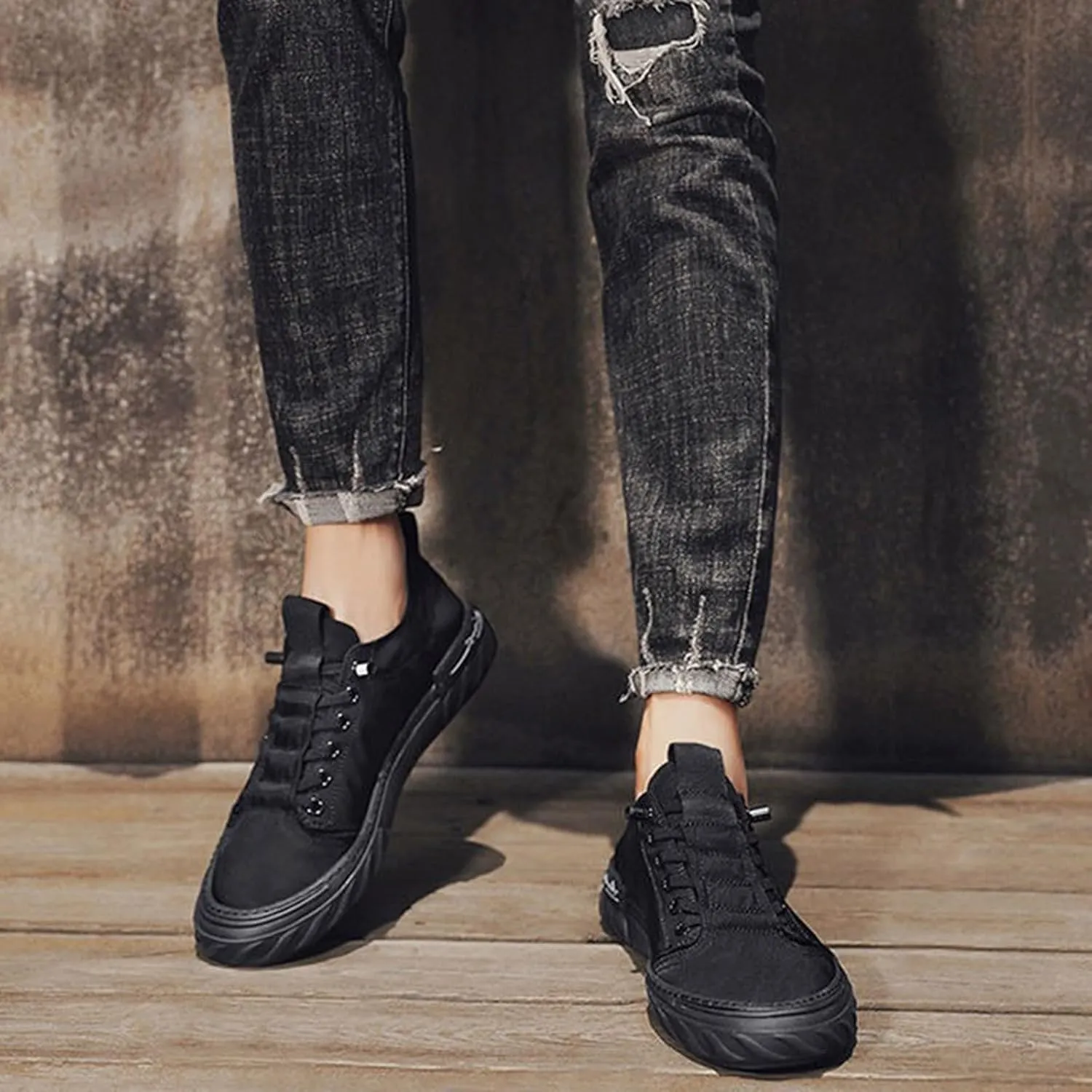 Men's Breathable Stretch Workout Shoes Lace Up Lightweight Breathable Fashion Sneaker Non Slip Barefoot Sneaker