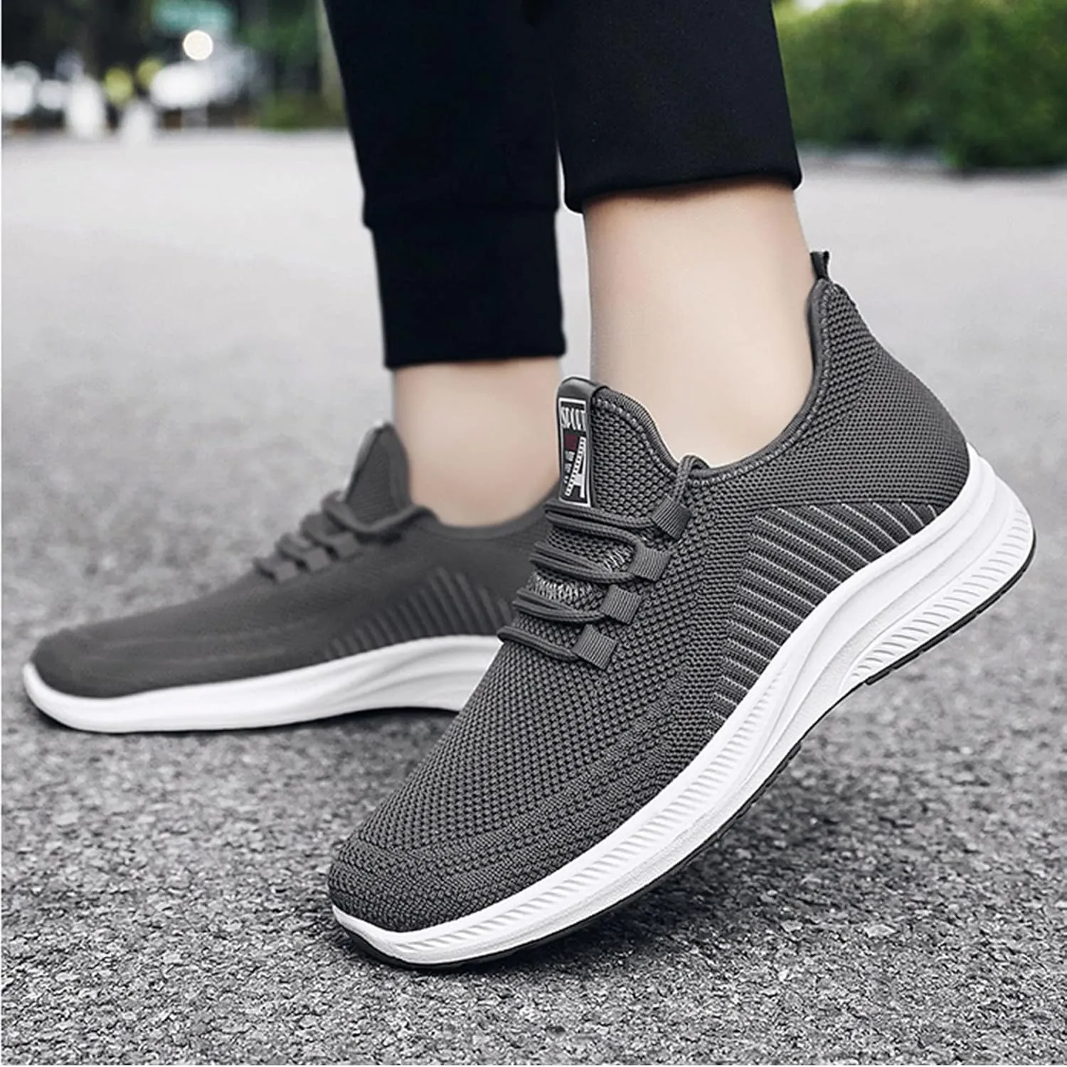 Men's Breathable Stretch Workout Shoes Portable Non Slip Fitness Workout Shoe Men's Comfortable Diabetic Shoes