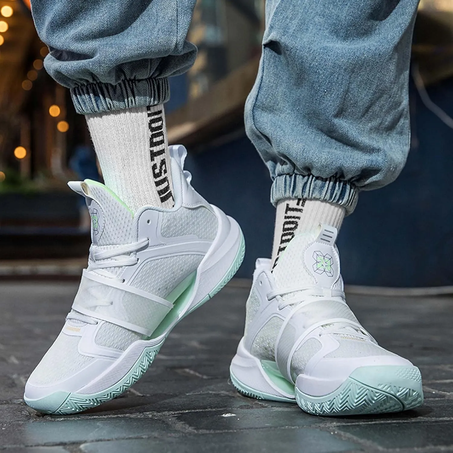 Men's High Top Basketball Shoes Fashion Graffiti Sneakers Non-Slip Breathable Women's Running Tennis Shoes Outdoor Casual Walking Shoes