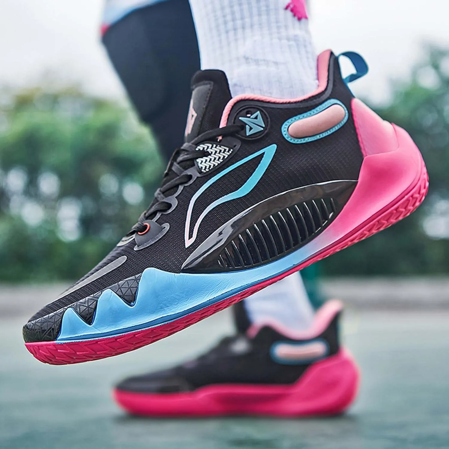 Men's Lace-up Basketball Shoes Anti-Slip Breathable Running Shoes Women's High Top Basketball Shoes Youth Outdoor Sports Basketball Shoes Fashion Sneakers