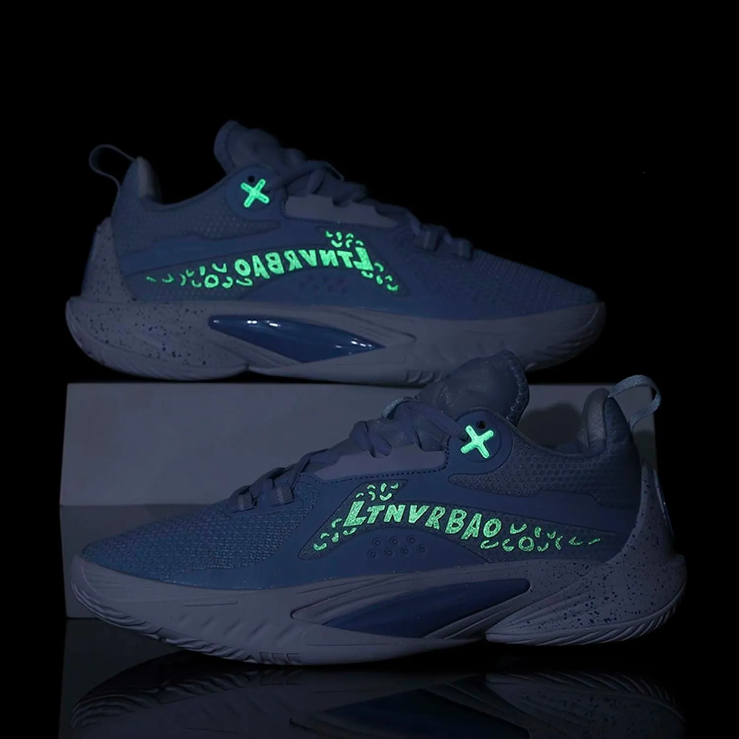 Men's Lace-up Basketball Shoes Anti-Slip Breathable Running Shoes Women's High Top Basketball Shoes Youth Outdoor Sports Basketball Shoes Fashion Sneakers