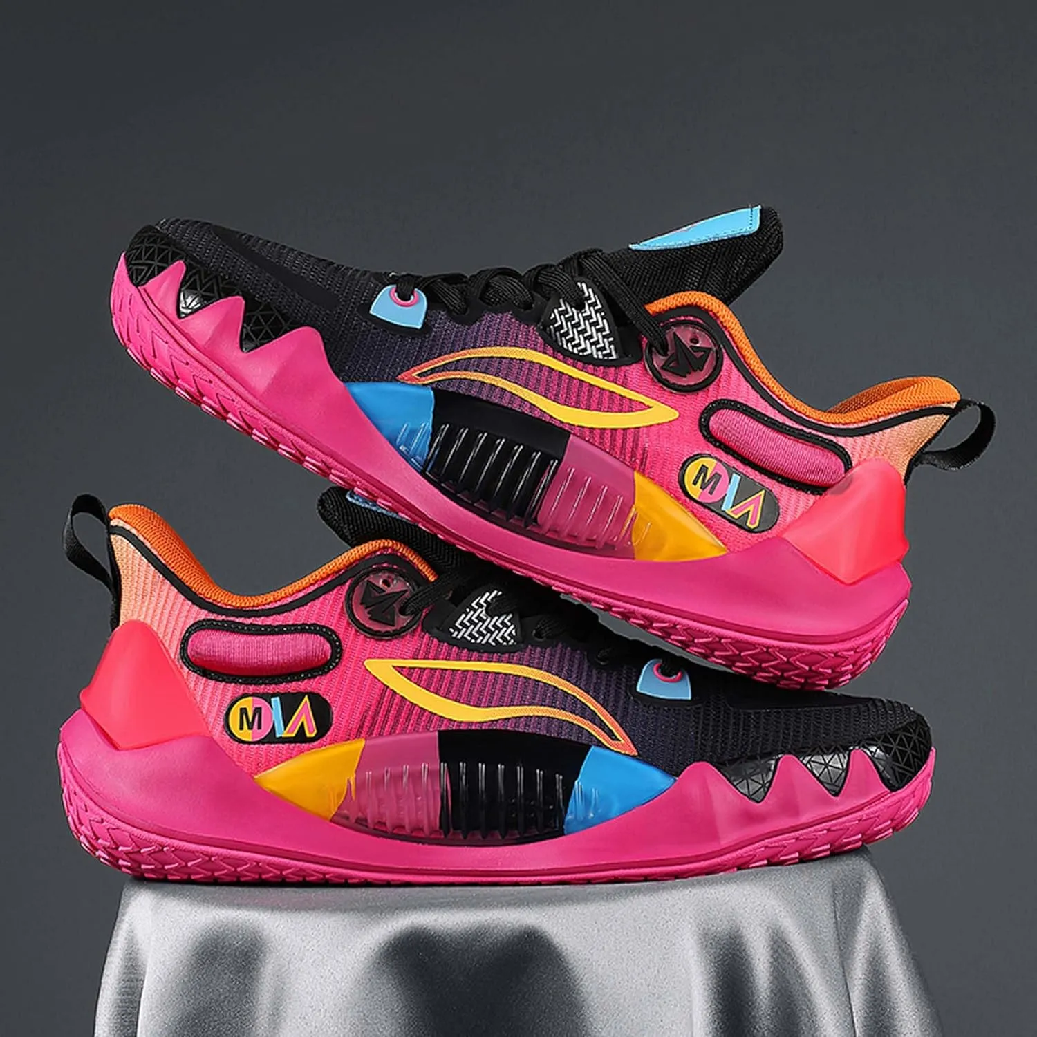 Men's Lace-up Basketball Shoes Anti-Slip Breathable Running Shoes Women's High Top Basketball Shoes Youth Outdoor Sports Basketball Shoes Fashion Sneakers