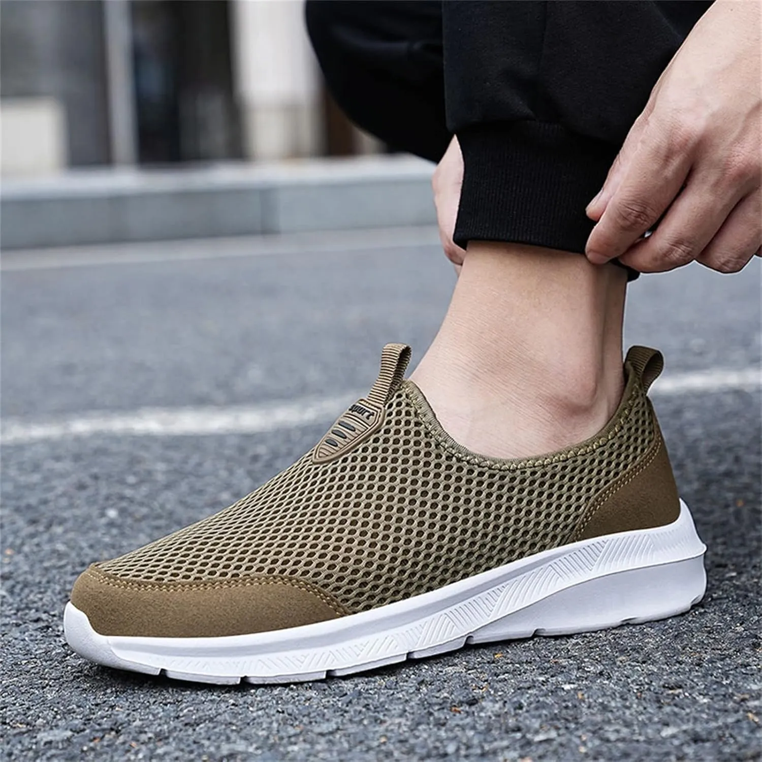 Men's Non Slip Running Shoes Ultra Light Breathable Casual Walking Shoes Fashion Sneakers Mesh Workout Sports Shoes