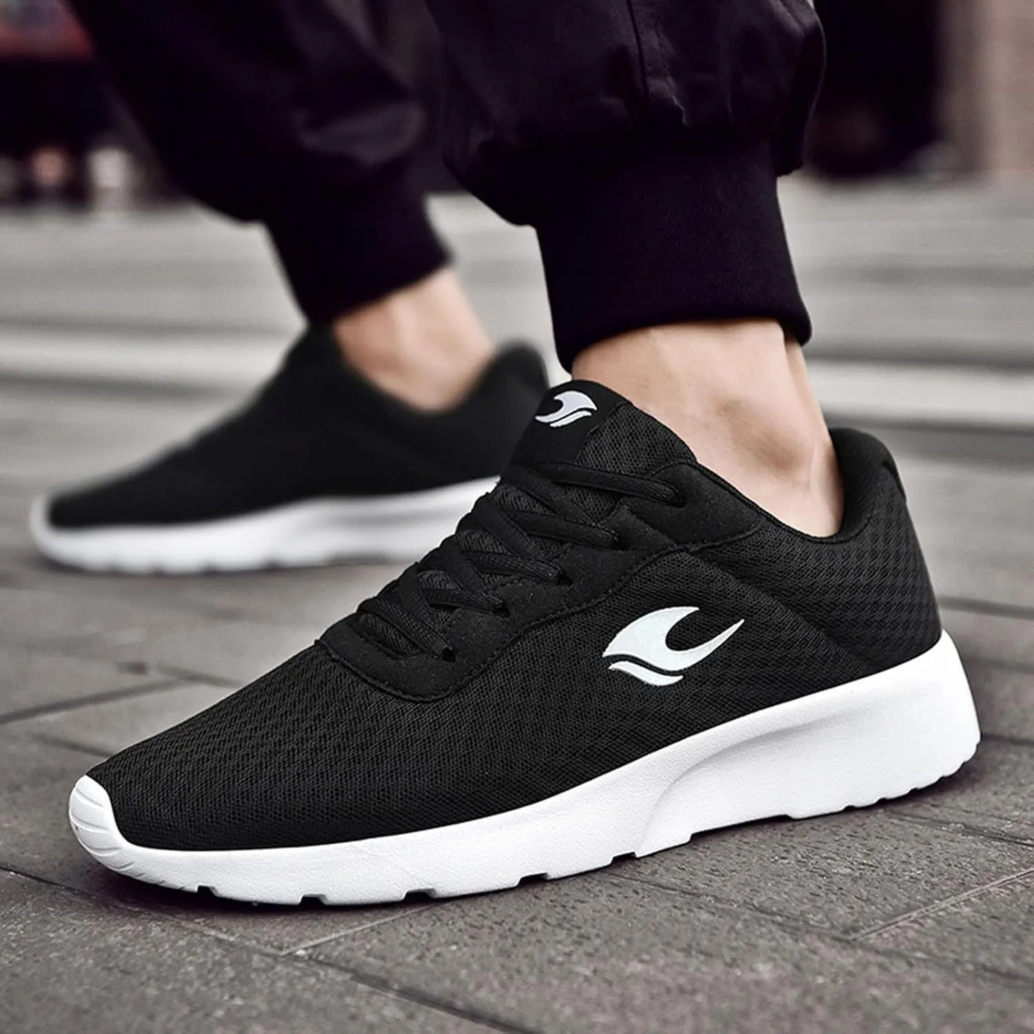 Men's Walking Shoes Couple Flying Woven Mesh Shoes Lace-Up Casual Sneakers Comfortable Student Sports Running Shoes