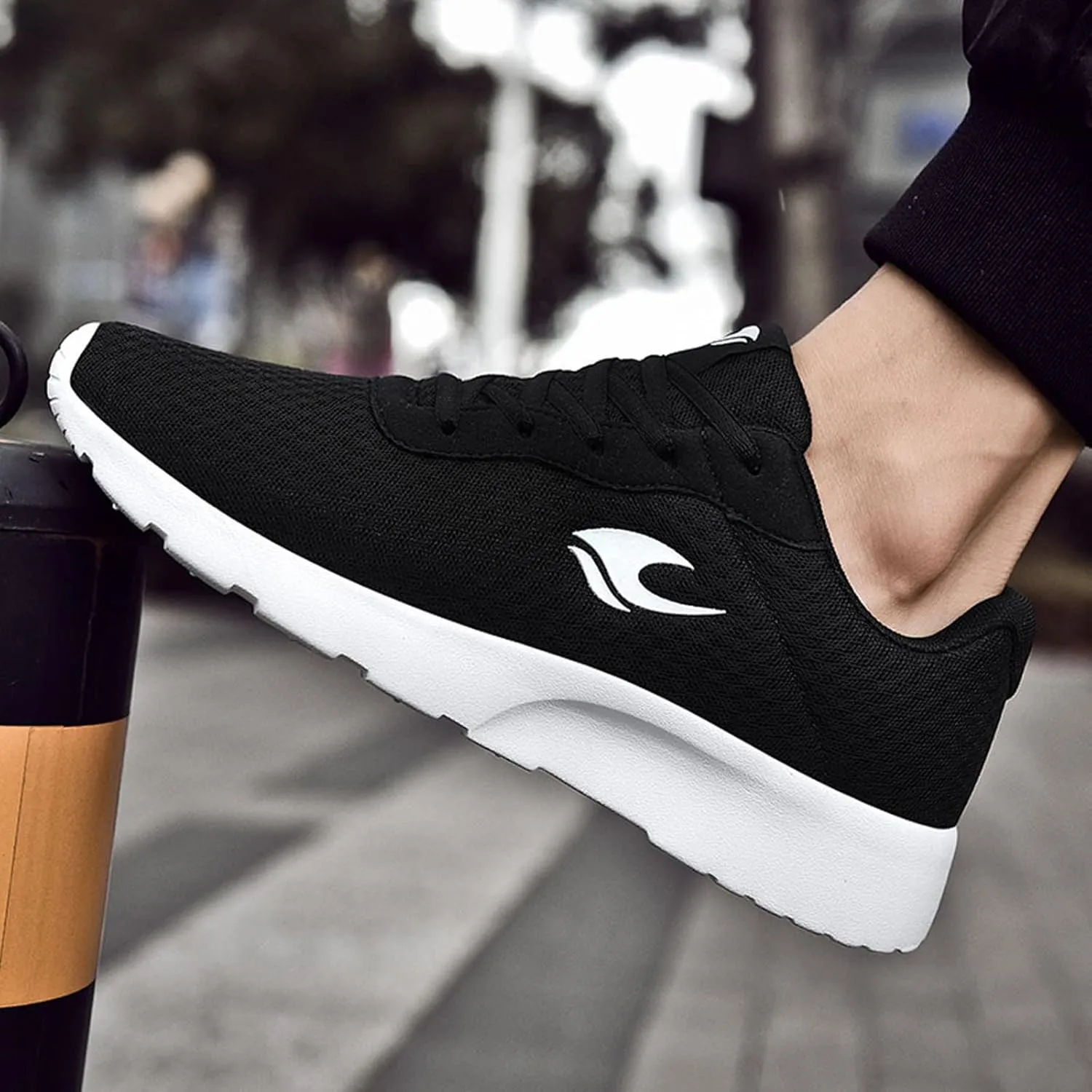 Men's Walking Shoes Couple Flying Woven Mesh Shoes Lace-Up Casual Sneakers Comfortable Student Sports Running Shoes