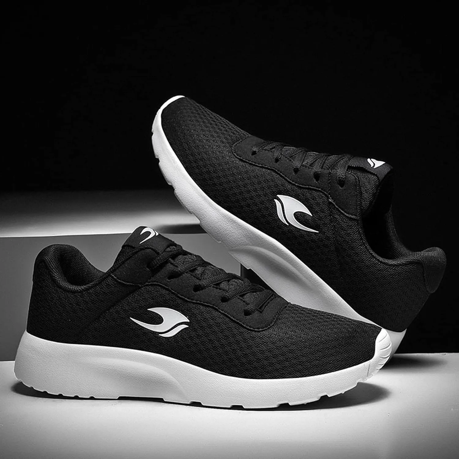 Men's Walking Shoes Couple Flying Woven Mesh Shoes Lace-Up Casual Sneakers Comfortable Student Sports Running Shoes