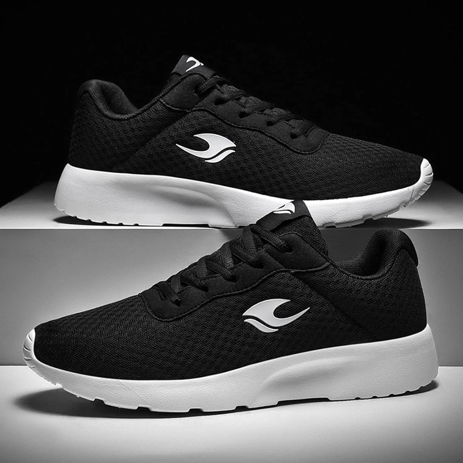 Men's Walking Shoes Couple Flying Woven Mesh Shoes Lace-Up Casual Sneakers Comfortable Student Sports Running Shoes