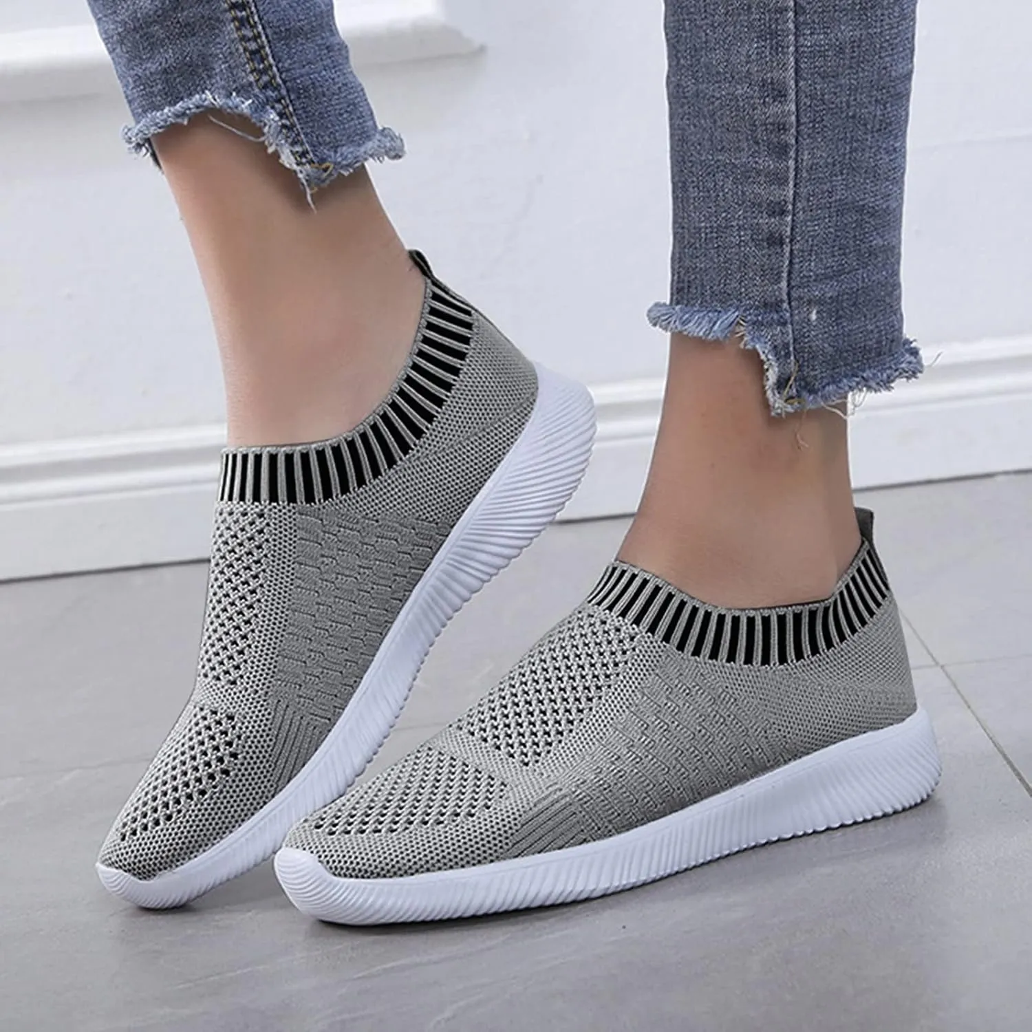 Women's Minimalist Shoes Knit Coral Sneakers Elastic Fly Woven Mesh Shoes Breathable Lightweight Workout Shoes